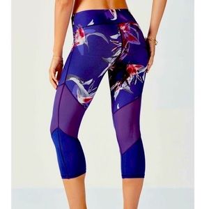Fabletics Shimmer Capri - Brogan